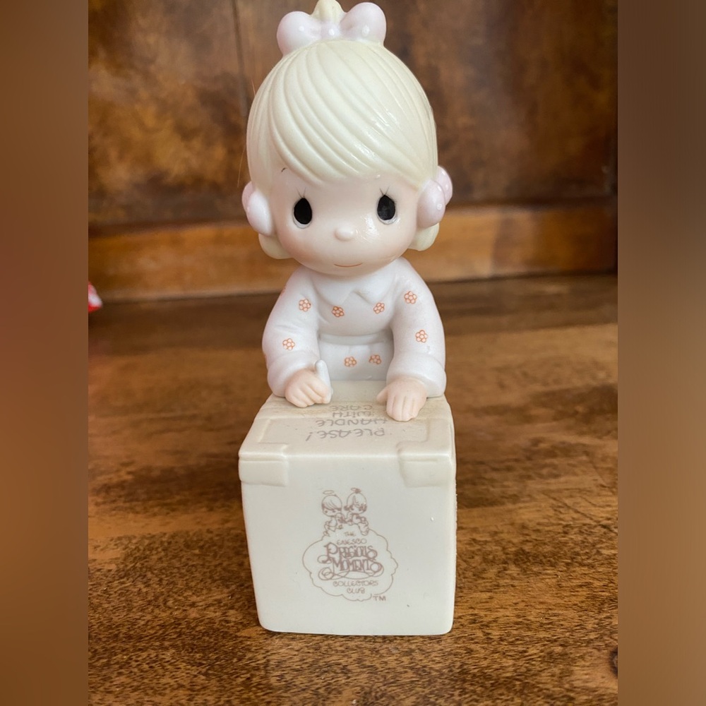 Vintage 1987 Precious Moments Figurine “Sharing is Universal”